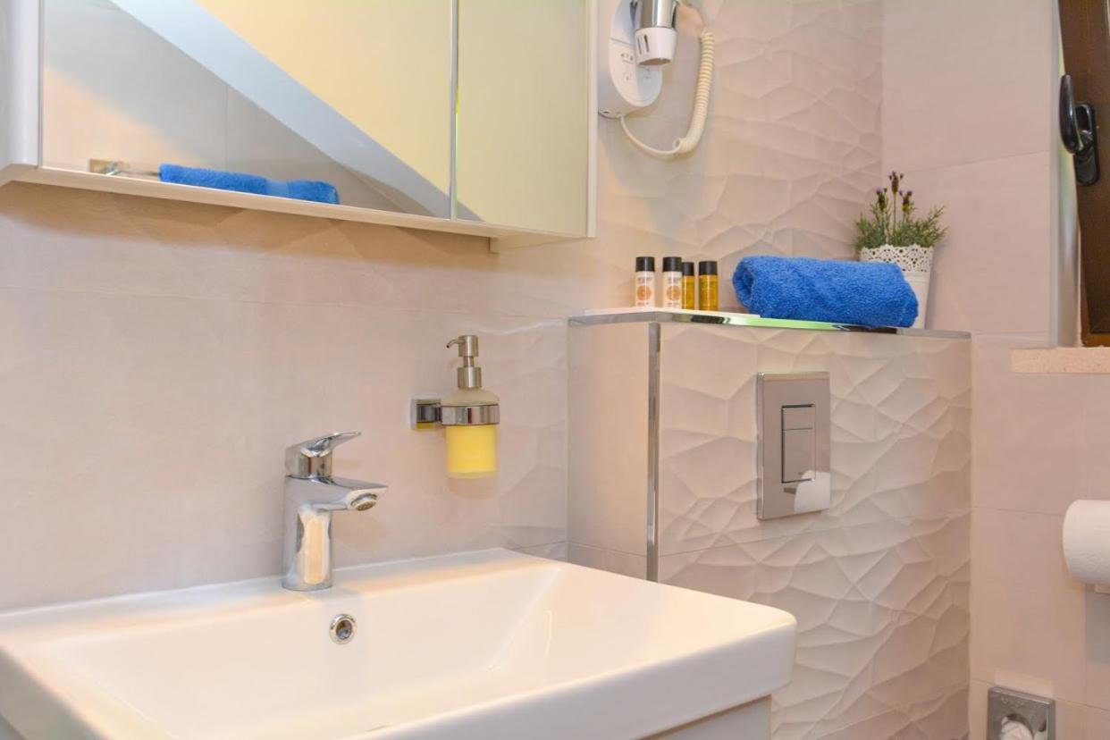 Apartment And Room Sveti Jakov دوبروفينك المظهر الخارجي الصورة