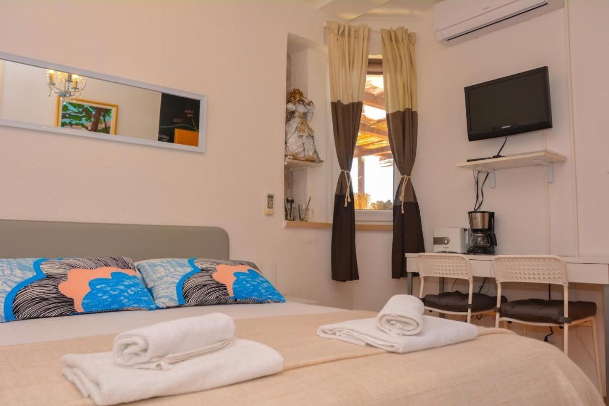 Apartment And Room Sveti Jakov دوبروفينك المظهر الخارجي الصورة