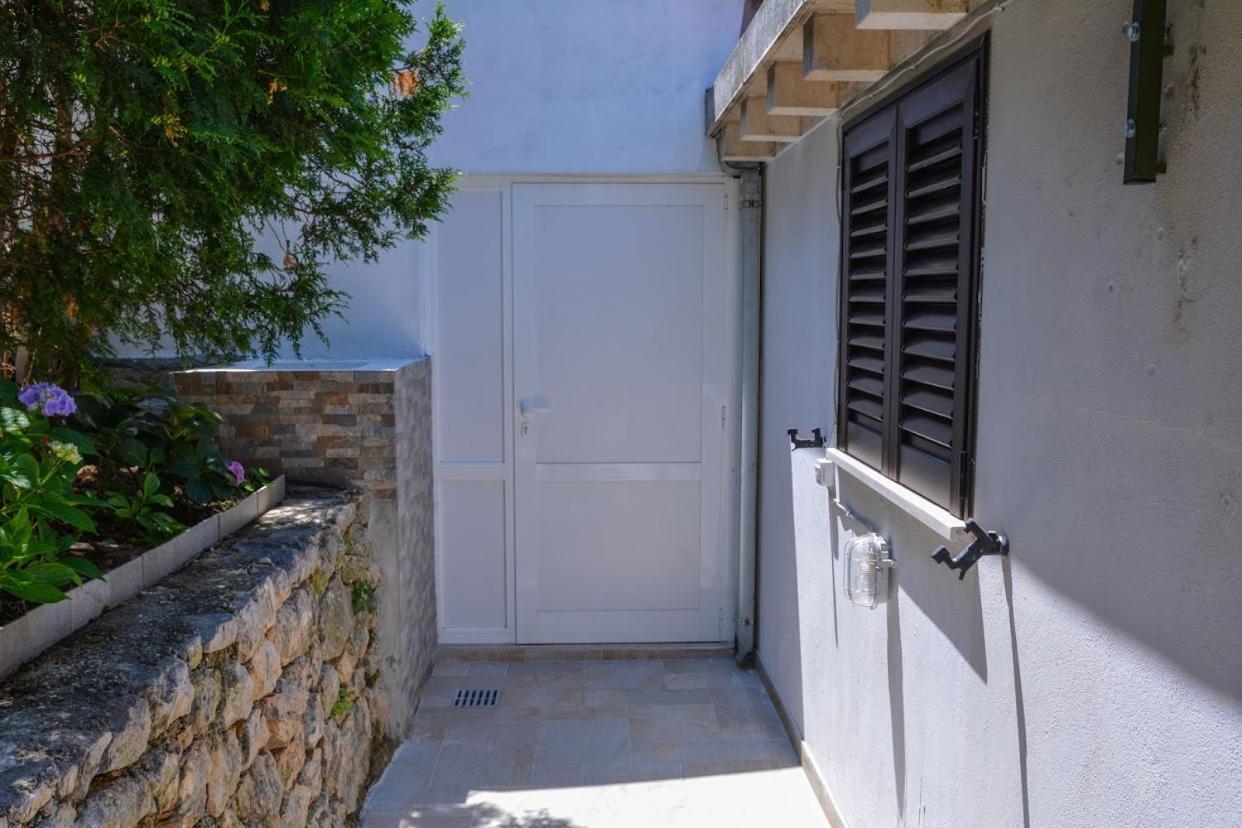 Apartment And Room Sveti Jakov دوبروفينك المظهر الخارجي الصورة